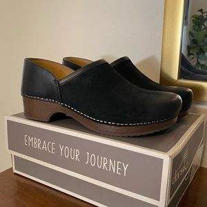 Brand new! Dansko Brenna black clogs